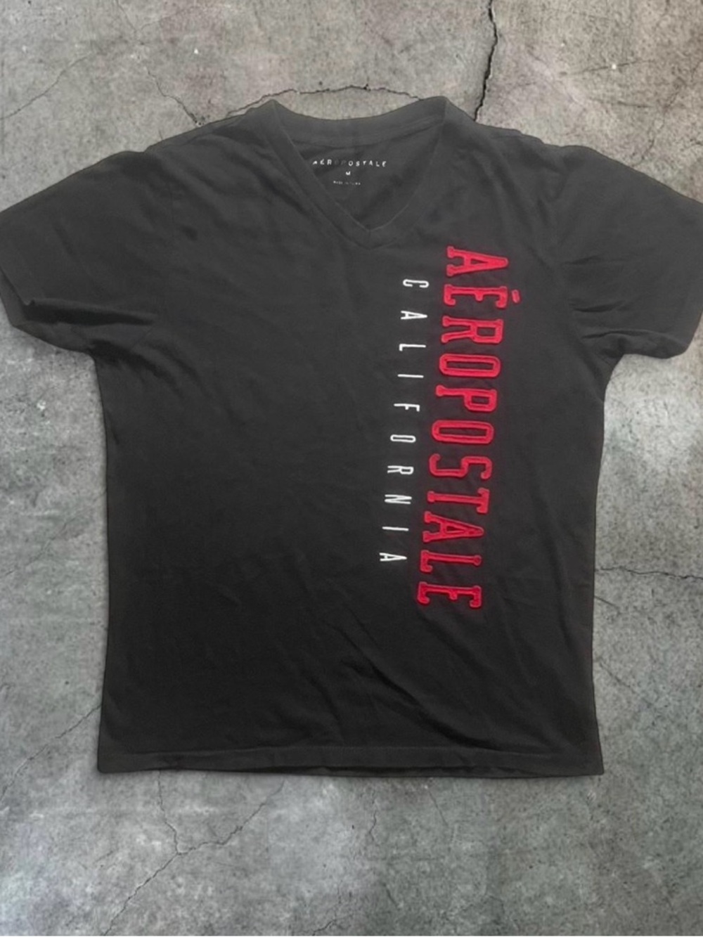 Y2K Aeropostale Black & Red
California V-Neck Tee